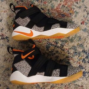 Lebron solider 11 Safari